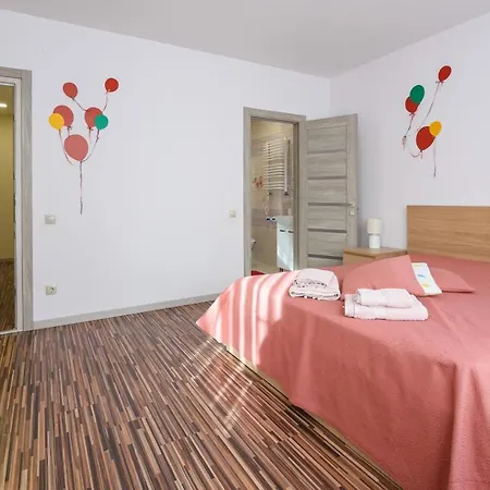 Apartman Colored Balloons - 3 Bedrooms, 3 Bathrooms, Equipped Large Lviv