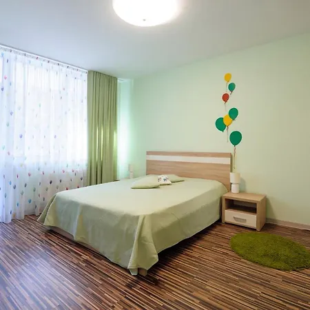 Colored Balloons - 3 Bedrooms, 3 Bathrooms, Equipped Large Apartman Lviv