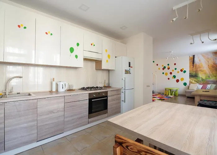 Colored Balloons - 3 Bedrooms, 3 Bathrooms, Equipped Large Lägenhet Lviv