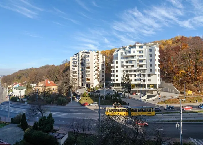 Colored Balloons - 3 Bedrooms, 3 Bathrooms, Equipped Large * Lviv