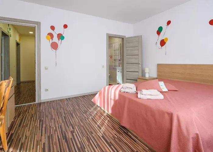 Lägenhet Colored Balloons - 3 Bedrooms, 3 Bathrooms, Equipped Large Lviv
